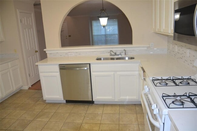 Building Photo - 1717 Jerusalem Dr