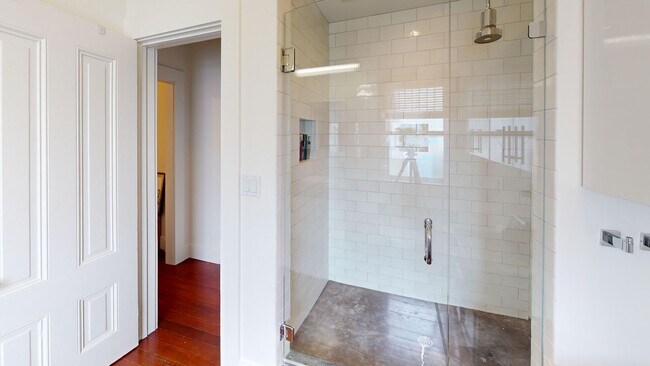 Building Photo - Downtown San Anselmo Updated 4x3 + aupair ...