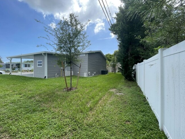 Building Photo - 4300 E Bay Dr