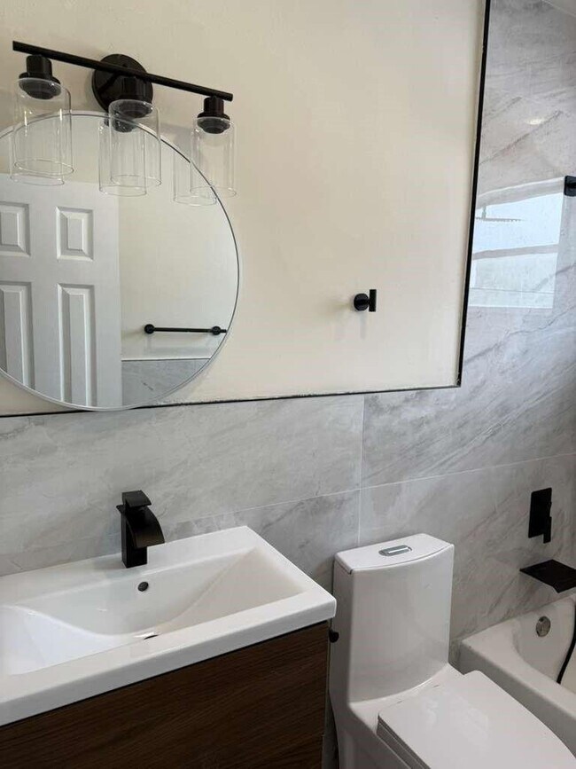 Building Photo - 101 SE 9th St