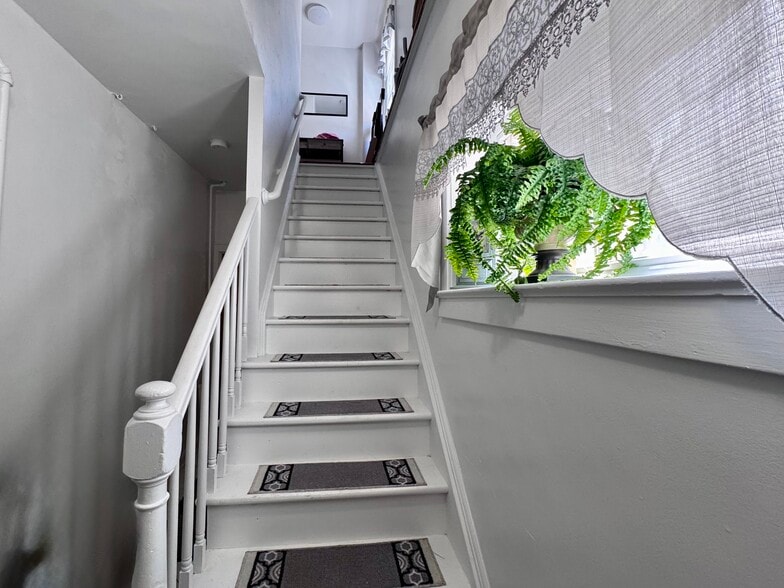 2nd Floor - 136 Rothwell Ave