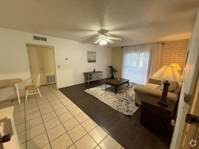 Building Photo - 1700 SW 16th Ct