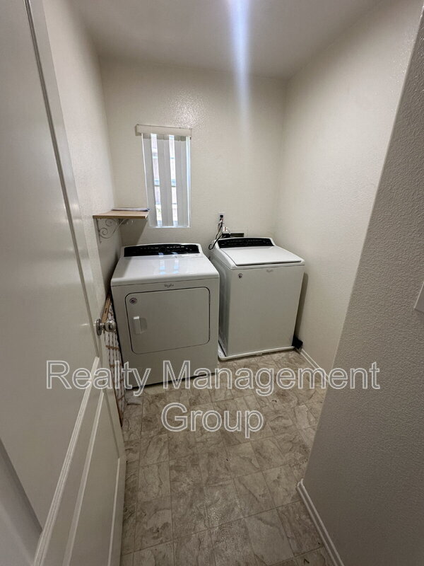 Building Photo - 2303 Wisteria Way