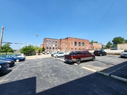 Building Photo - 2625 S Big Bend Blvd