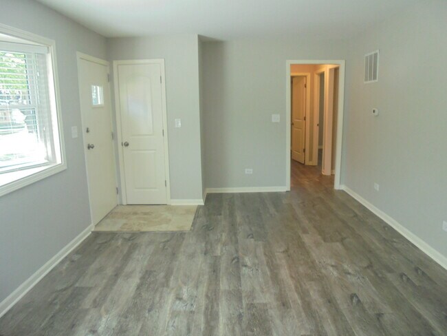 Building Photo - 1434 Walnut Dr