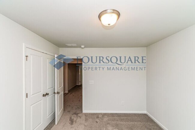 Building Photo - Modern End-Unit Townhome with 2-Car Garage | Pet Friendly