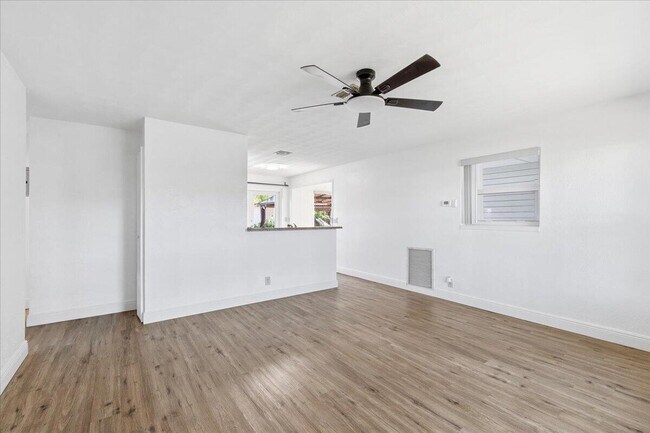 Building Photo - 1510 NE 32nd Pl