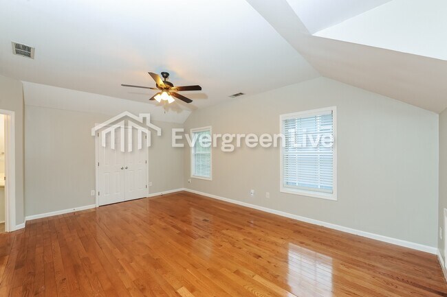 Building Photo - 9928 Point View Dr