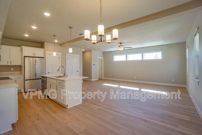 Building Photo - 2331 E Otter Lp