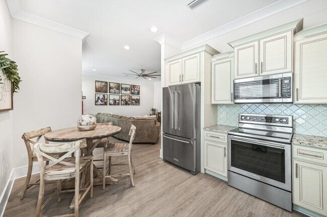 Building Photo - 995 Airport Rd