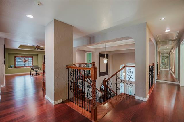 Building Photo - 808 Sabona Dr