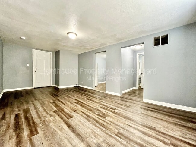 Building Photo - 273 E Forest Ave