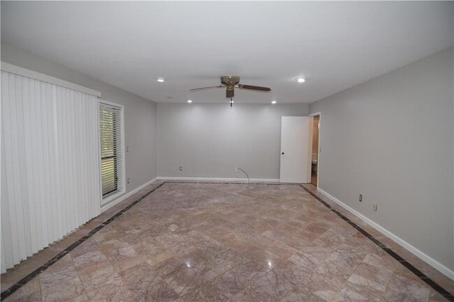 Building Photo - 3765 Cochran Lake Rd