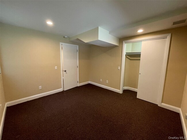 Building Photo - 328 E Broadway