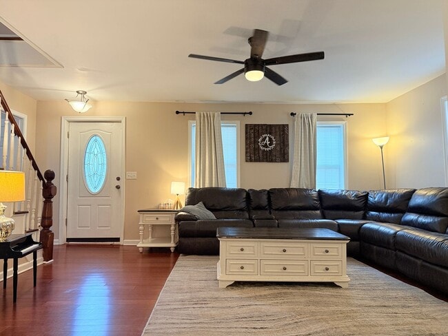 Building Photo - Modern Charm & Walkable Downtown Living in...