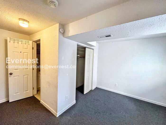 Building Photo - 663 Seawell Dr