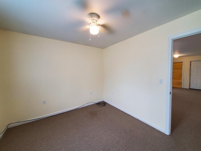 Building Photo - 750 US-4