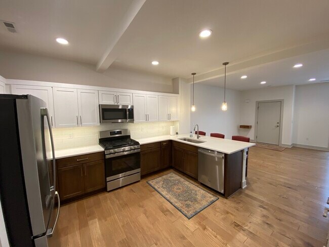 Building Photo - Beautiful Townhome for Rent