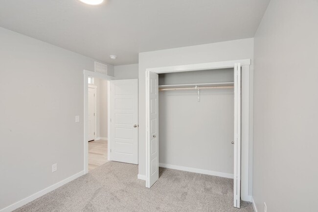 Building Photo - Beautiful 4 Bedroom Upscale Home