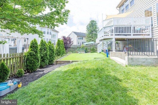 Building Photo - 8727 Raleigh Mews