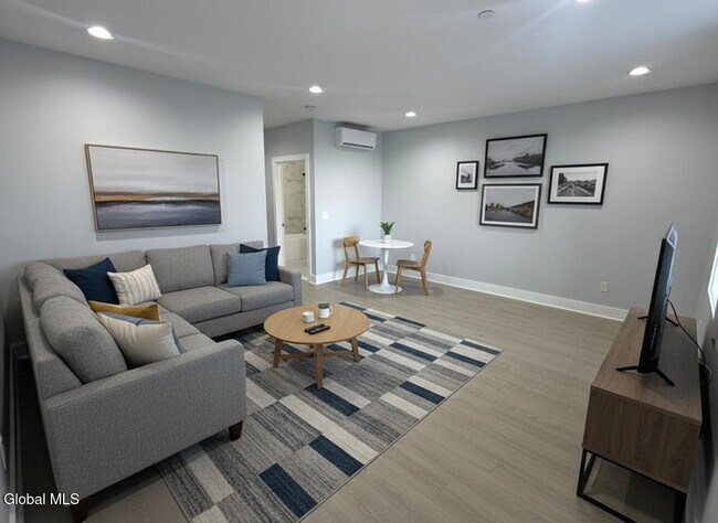 Building Photo - 5 Broadway