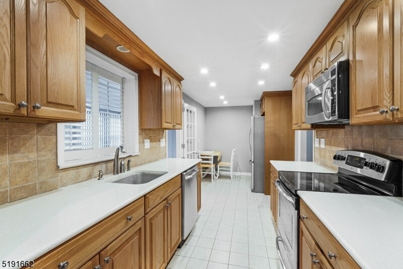 Building Photo - 27 Hillcrest Rd