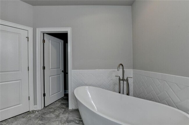 Building Photo - 5240 Cresslyn Rdg