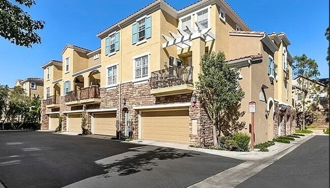 Building Photo - 308 Terra Bella