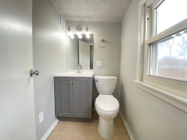 Building Photo - 4 Bed 1.5 Bath Home In Gary