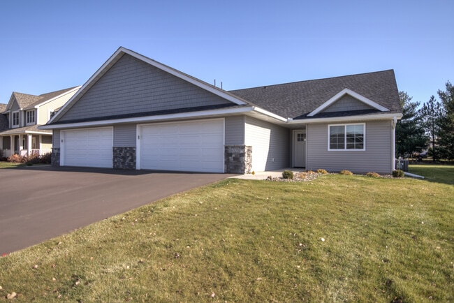 Building Photo - 3 Bedroom Town Home