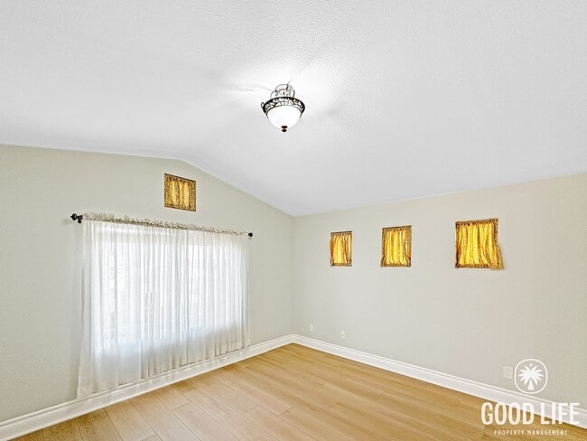 Building Photo - Beautiful 3-Bed Home w/ Vaulted Ceilings, Stainless Appliances, Private Backyard & 2-Car Garage