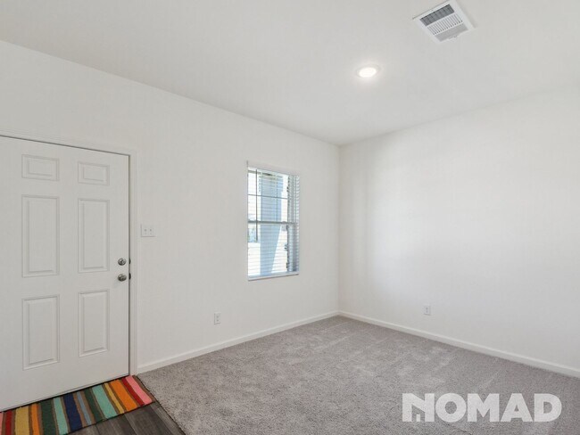 Building Photo - 4 Bedroom Single Family Home in Crowley