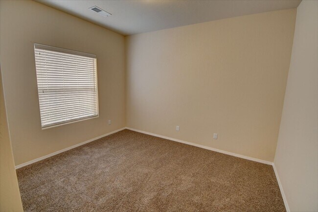 Building Photo - Beautiful NW Single Story Home --_Ready NOW!