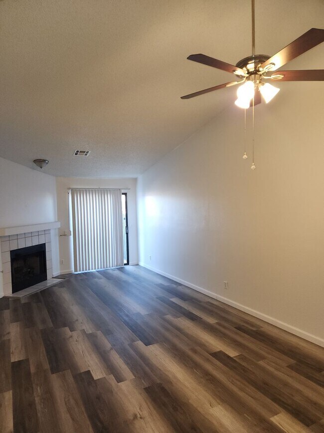 Building Photo - Single-Story 2 Bed, 2 Bath with 2-Car Garage in Gate Community