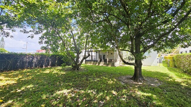 Building Photo - 6550 SW 28th St