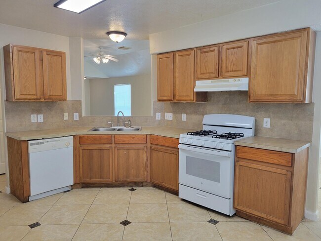 Building Photo - 12134 Greensbrook Forest Dr