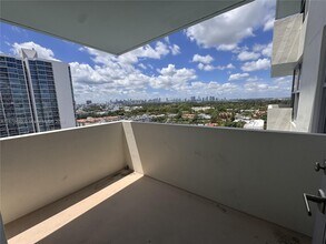 Building Photo - 2899 Collins Ave