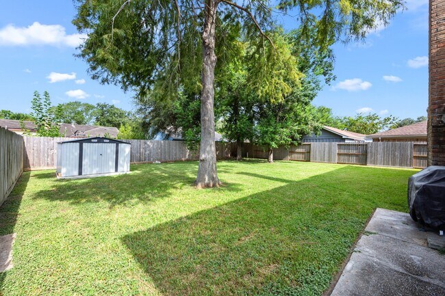Building Photo - 6514 Vialinda Dr