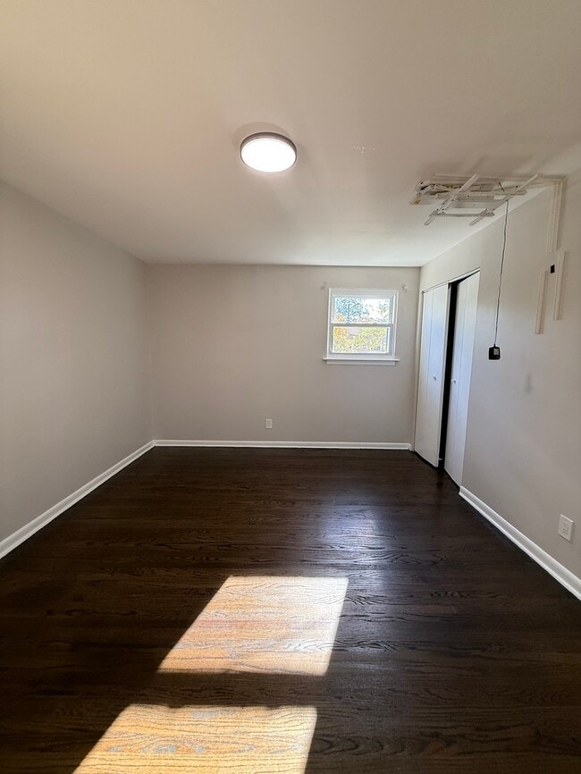 Building Photo - 205 Mardale Dr