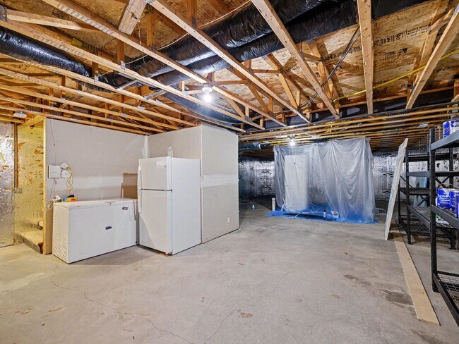 Building Photo - 16402 Corby St