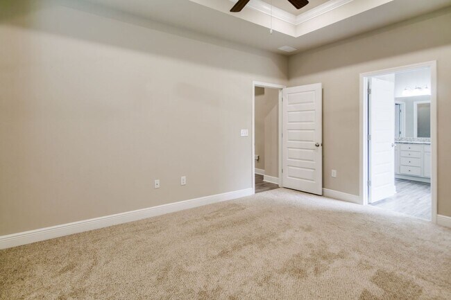 Building Photo - 4 Bedroom 2 Bath Home for Rent w/ Communit...