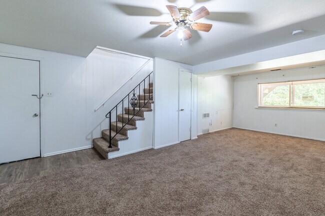 Building Photo - 1681 Lonedell Rd