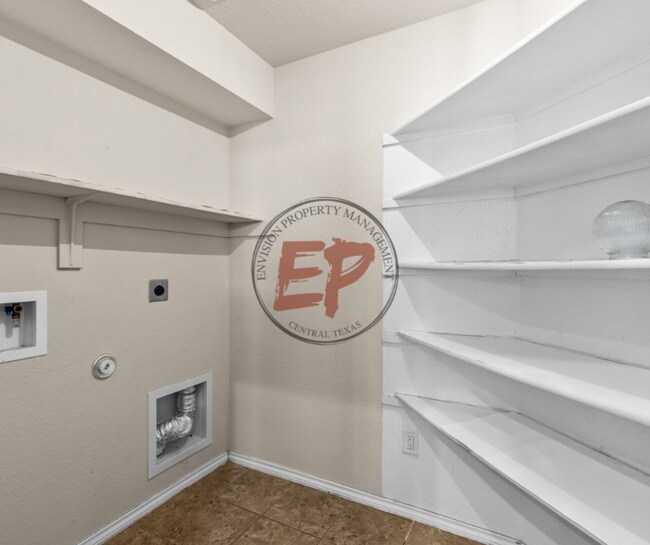 Building Photo - 6505 Vista View Dr