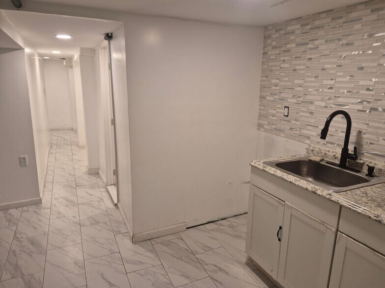 Building Photo - 330 New York Ave