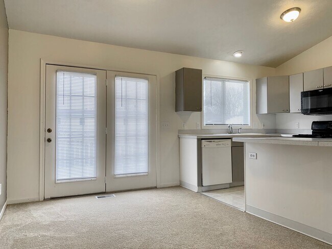 Building Photo - Four Bedroom Home in Kentwood