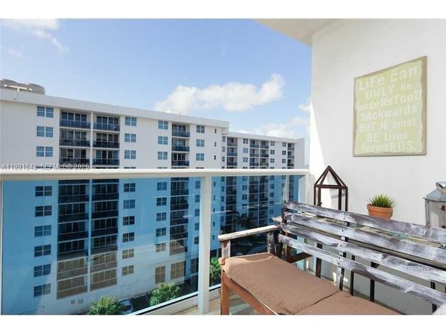 Building Photo - 7501 E Treasure Dr