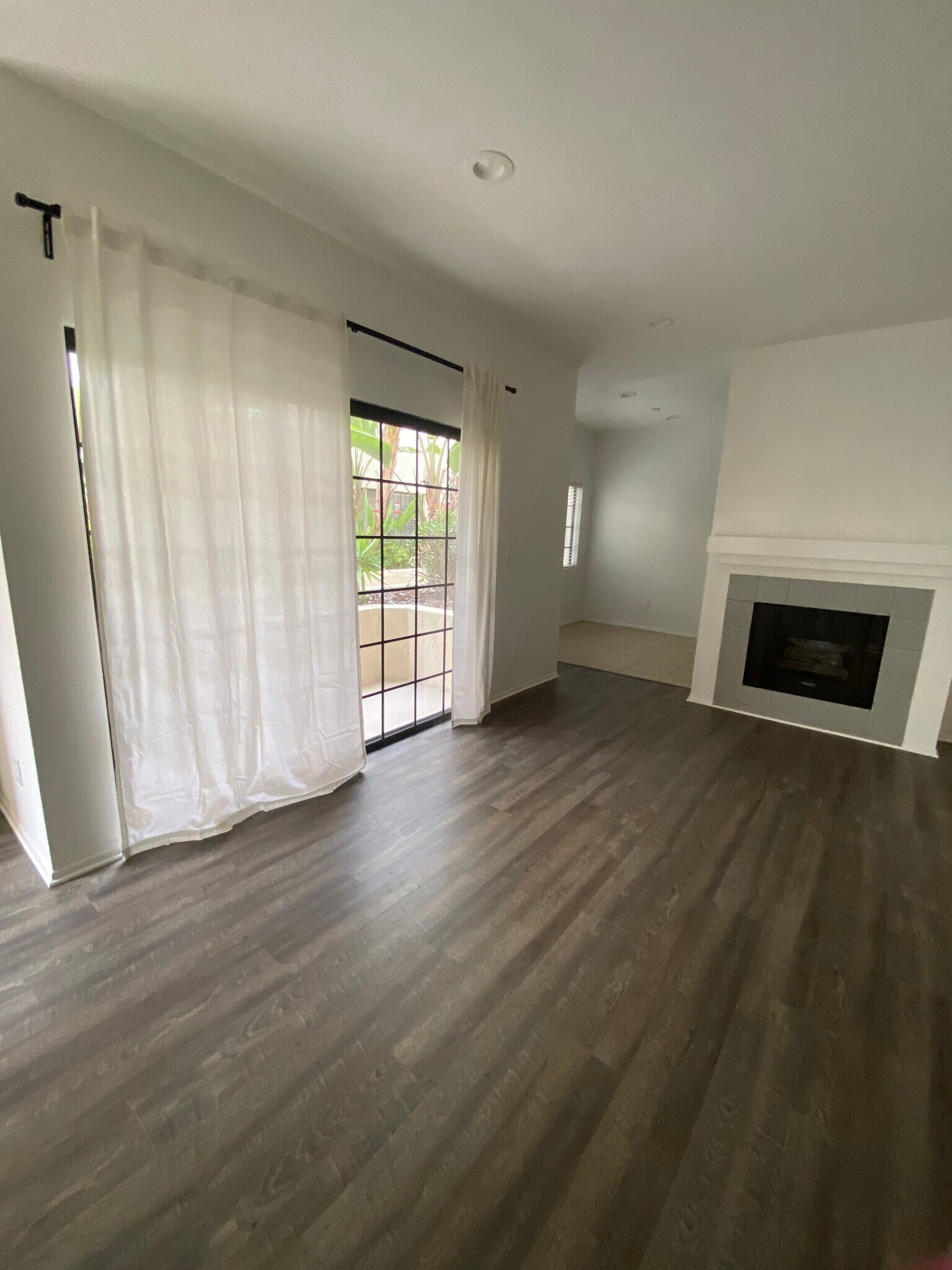 Building Photo - 930 S Venice Blvd