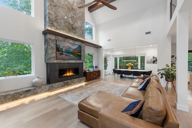 Building Photo - 14335 Hillshire Dr