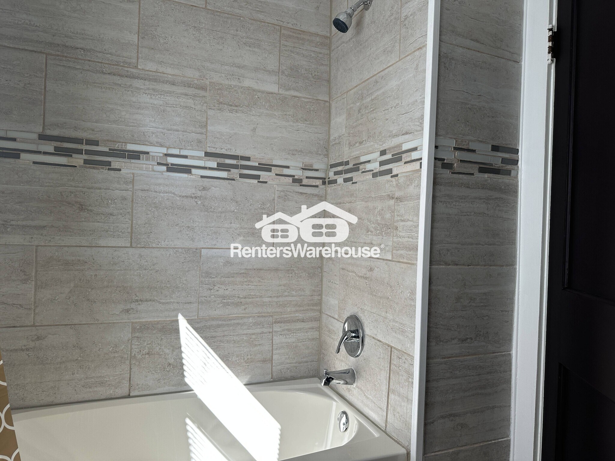 Building Photo - 3703 Parkside Dr