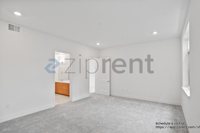 Building Photo - 308 Torrey Pine Terrace